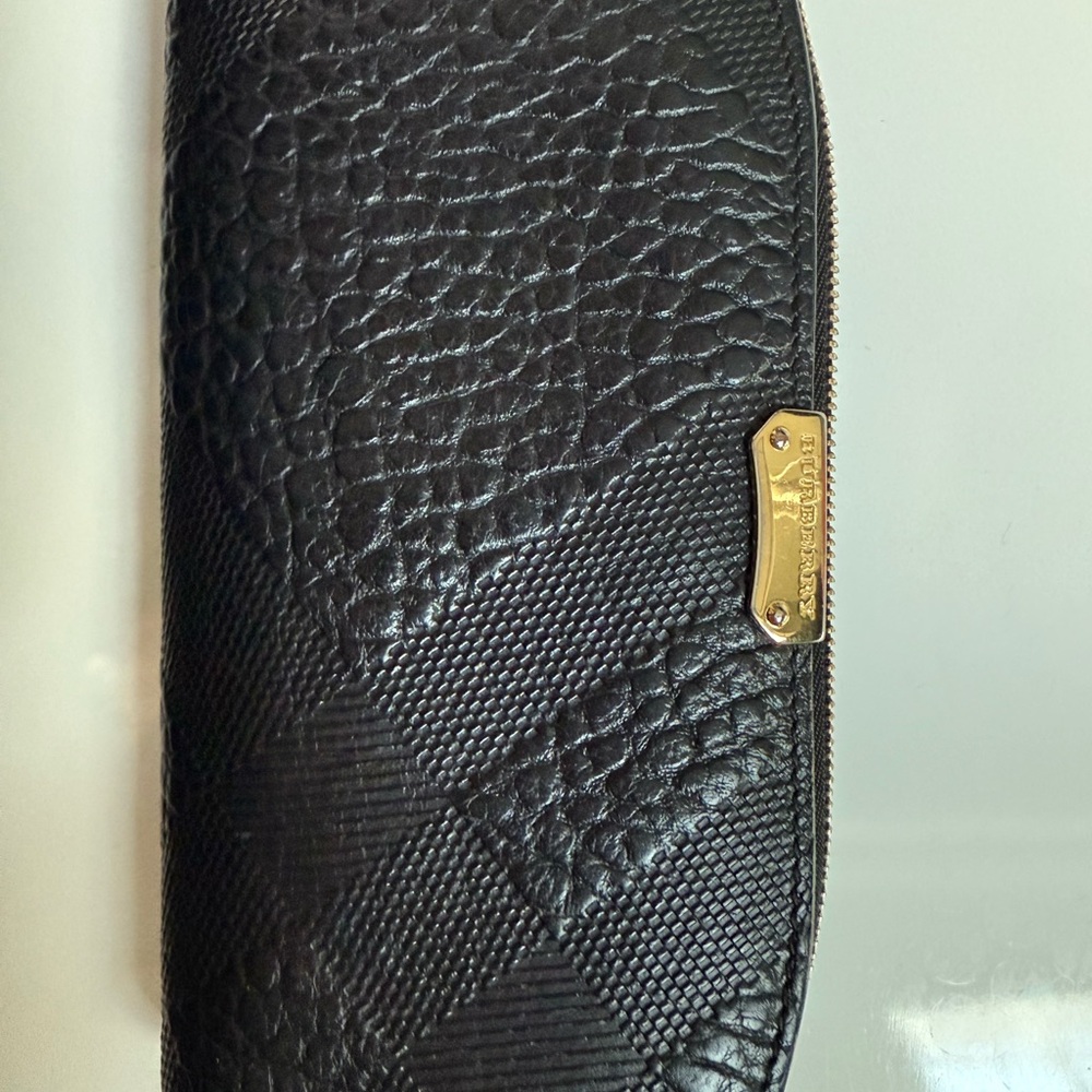 Burberry Black Leather Wallet with Embossed Texture - Picture 2 of 5